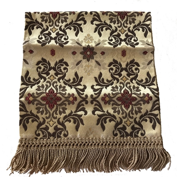 NWOT EMBROIDERED SILK RUNNER - Picture 3 of 5